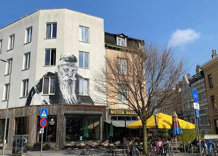 Trendy Studio At Top Location